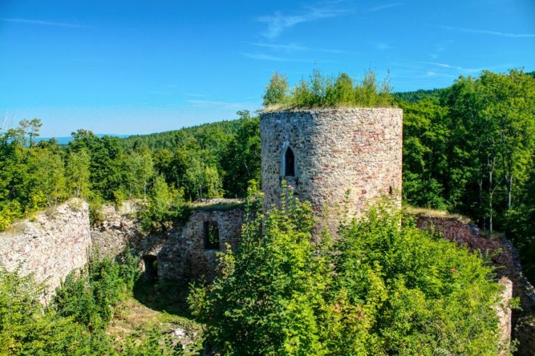 Okolo Valdeka k železným dolům na Jedové hoře